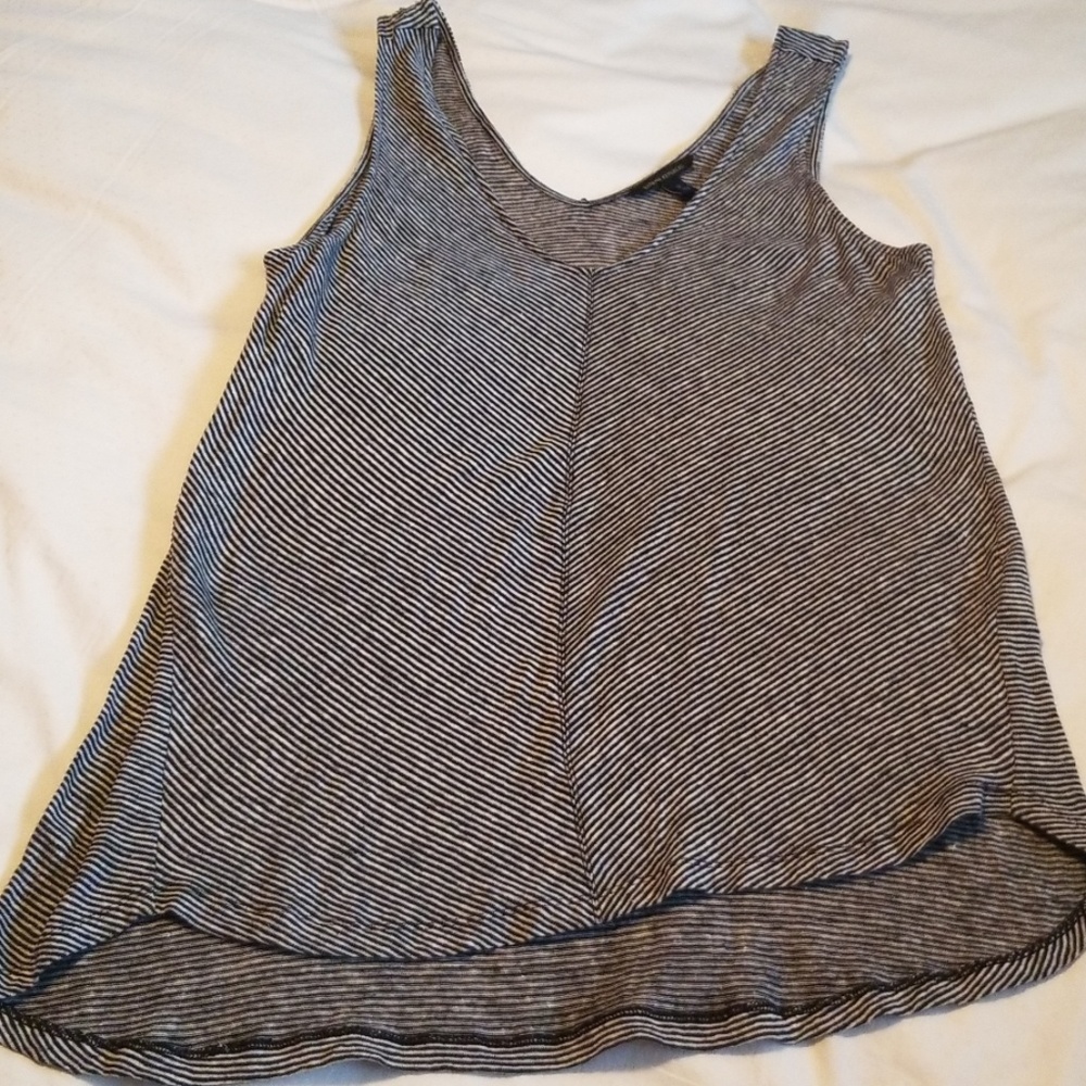 Banana Republic striped v-neck front & back